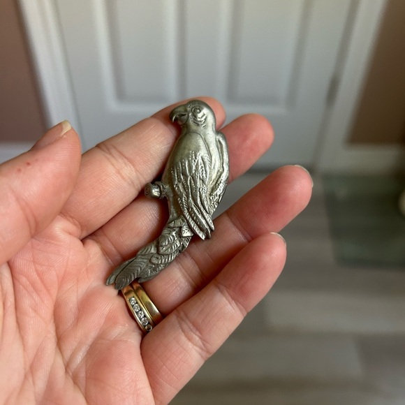 4/$50 Seagull 1986 pewter Silver Parrot Brooch 🦜 - Picture 1 of 8